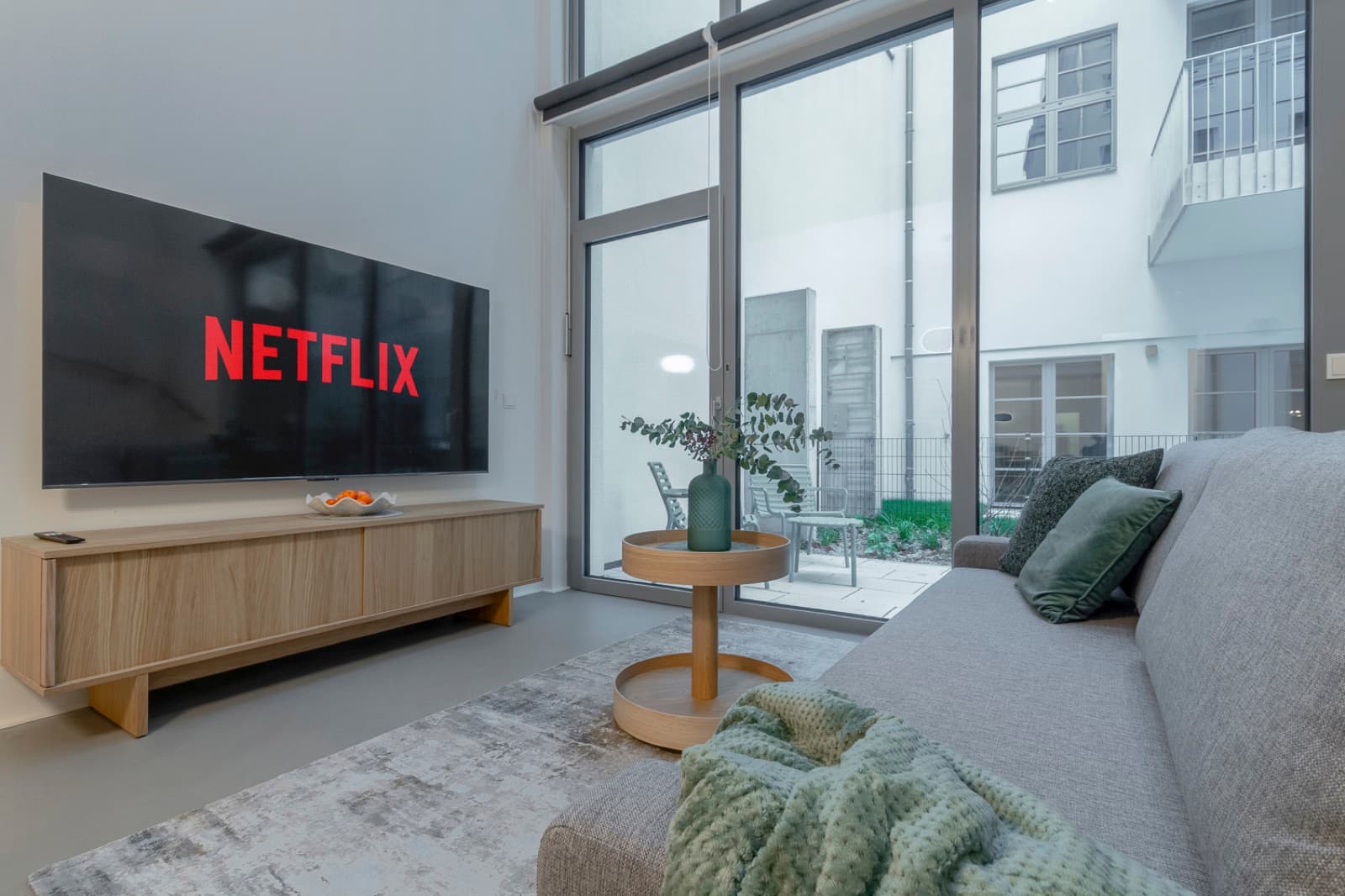 Bauhaus-Loft Wien — Garten & 75″-TV | Pitkagasse 4 — Foto 2