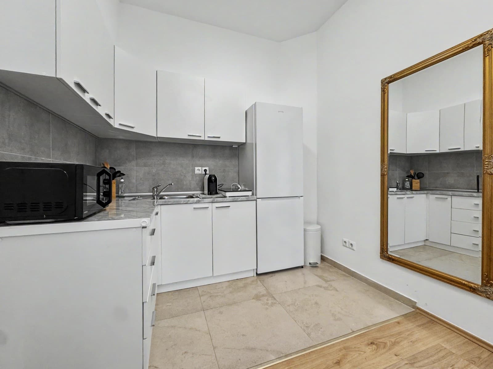 Ruhiges Altbau-Apartment beim Hundertwasserhaus — Foto 4