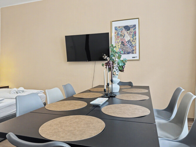 Master bedroom with double bed and air conditioning in Vienna Altbau apartment