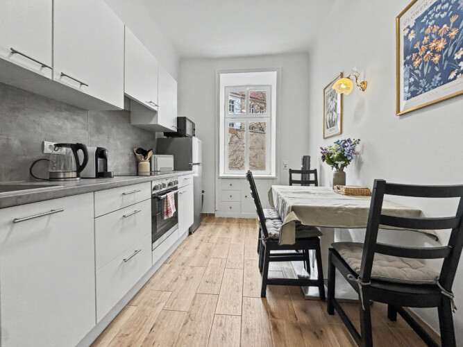Second bedroom wardrobe and storage space in spacious Vienna short-term rental