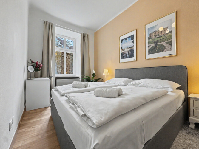 Refrigerator, freezer and kitchen storage in well-stocked Vienna holiday rental kitchen
