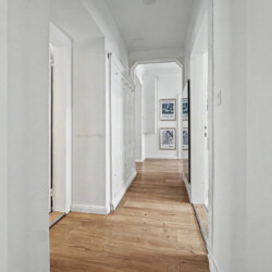Kitchen cabinets and dining preparation area in Vienna Altbau apartment for groups