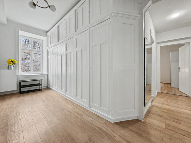 Bathroom storage and towel rack in well-equipped Vienna short-term rental